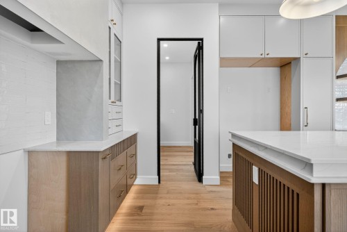 4706 Knight Close, Edmonton, AB - Indoor