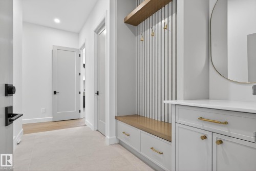 4706 Knight Close, Edmonton, AB - Indoor Photo Showing Other Room