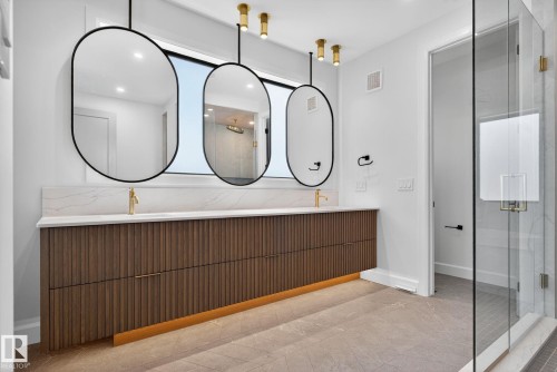 4706 Knight Close, Edmonton, AB - Indoor Photo Showing Bathroom