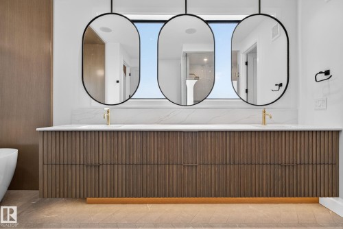 4706 Knight Close, Edmonton, AB - Indoor Photo Showing Bathroom