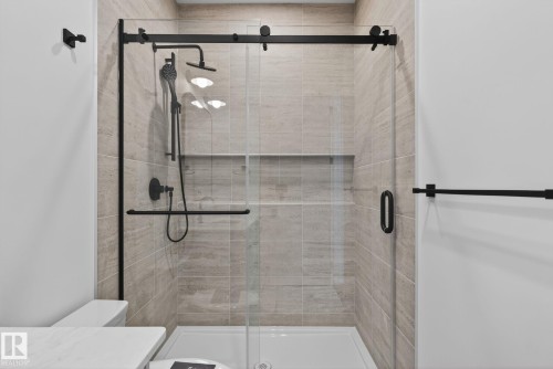 4706 Knight Close, Edmonton, AB - Indoor Photo Showing Bathroom