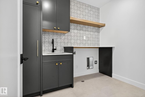 4706 Knight Close, Edmonton, AB - Indoor Photo Showing Other Room