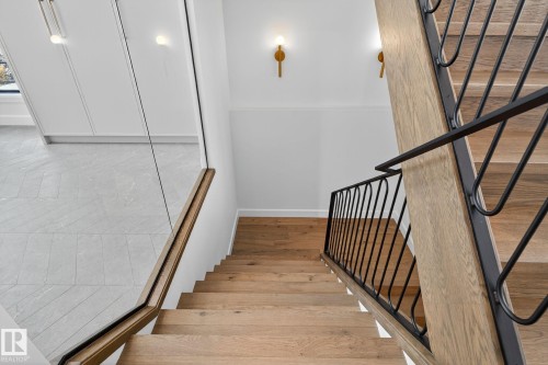 4706 Knight Close, Edmonton, AB - Indoor Photo Showing Other Room