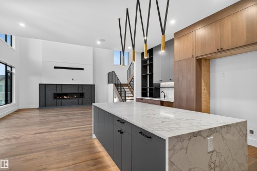 4712 Knight Close, Edmonton, AB - Indoor