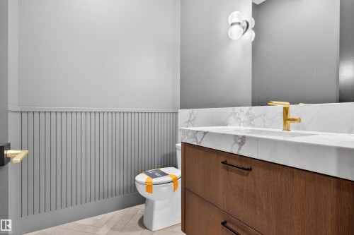 4712 Knight Close, Edmonton, AB - Indoor Photo Showing Bathroom