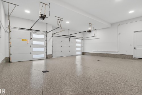 4712 Knight Close, Edmonton, AB - Indoor Photo Showing Garage