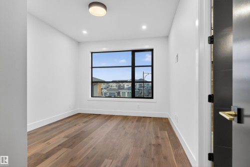 4712 Knight Close, Edmonton, AB - Indoor Photo Showing Other Room