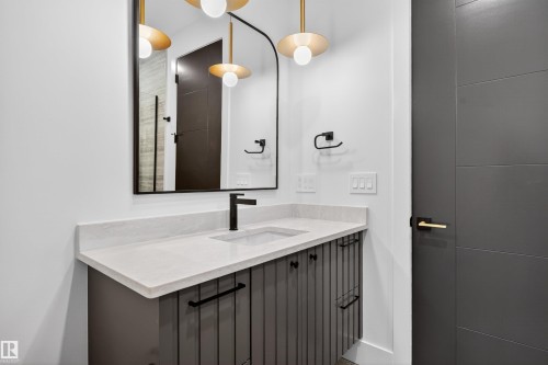 4712 Knight Close, Edmonton, AB - Indoor Photo Showing Bathroom