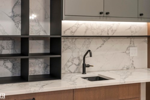 4712 Knight Close, Edmonton, AB - Indoor Photo Showing Kitchen