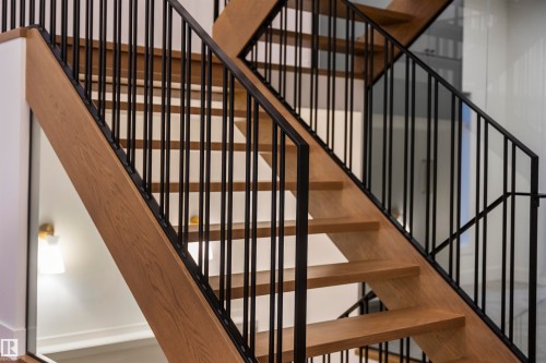 4712 Knight Close, Edmonton, AB - Indoor Photo Showing Other Room