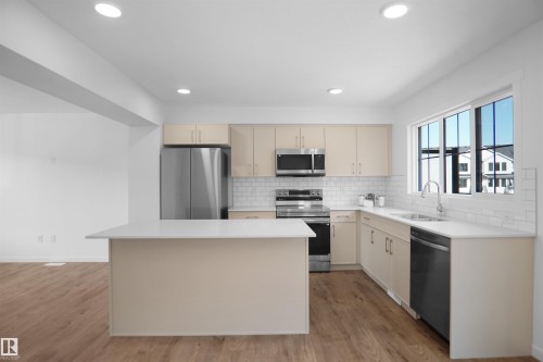 53 525 Secord Boulevard, Edmonton, AB - Indoor Photo Showing Kitchen With Upgraded Kitchen