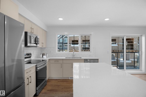 53 525 Secord Boulevard, Edmonton, AB - Indoor Photo Showing Kitchen With Upgraded Kitchen