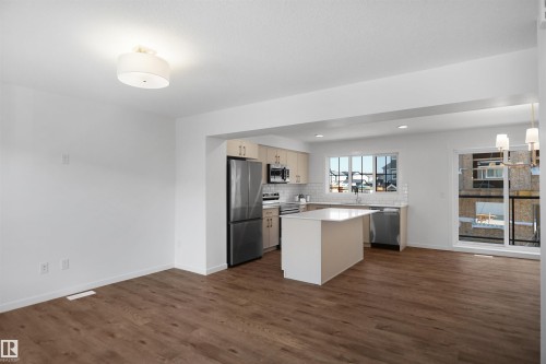 53 525 Secord Boulevard, Edmonton, AB - Indoor Photo Showing Kitchen