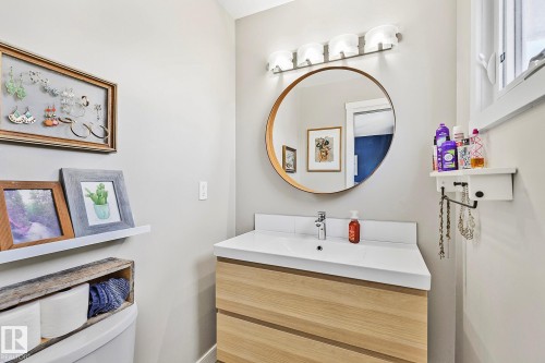 7720 158 Street, Edmonton, AB - Indoor Photo Showing Bathroom
