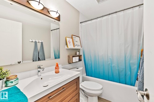 7720 158 Street, Edmonton, AB - Indoor Photo Showing Bathroom