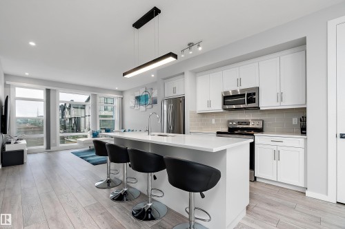 1758 Keene Crescent, Edmonton, AB - Indoor Photo Showing Kitchen With Stainless Steel Kitchen With Upgraded Kitchen