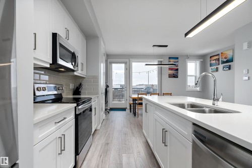 1758 Keene Crescent, Edmonton, AB - Indoor Photo Showing Kitchen With Stainless Steel Kitchen With Double Sink With Upgraded Kitchen