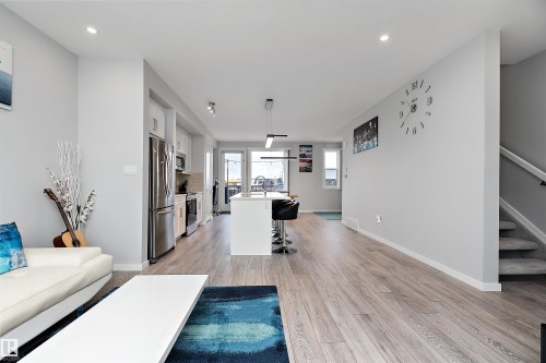 1758 Keene Crescent, Edmonton, AB - Indoor Photo Showing Living Room