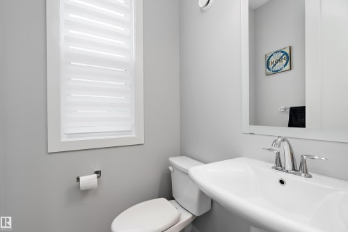 1758 Keene Crescent, Edmonton, AB - Indoor Photo Showing Bathroom