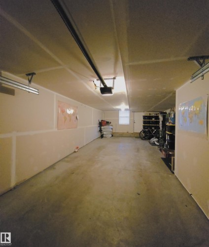 1758 Keene Crescent, Edmonton, AB - Indoor Photo Showing Garage