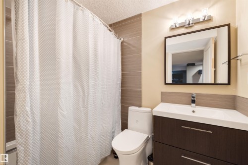 6011 Maynard Way, Edmonton, AB - Indoor Photo Showing Bathroom
