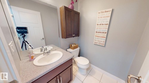 3885 Gallinger Loop, Edmonton, AB - Indoor Photo Showing Bathroom