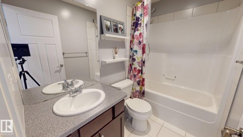 3885 Gallinger Loop, Edmonton, AB - Indoor Photo Showing Bathroom