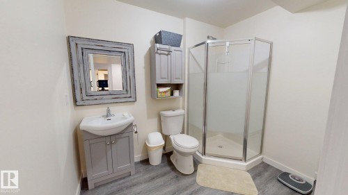 3885 Gallinger Loop, Edmonton, AB - Indoor Photo Showing Bathroom