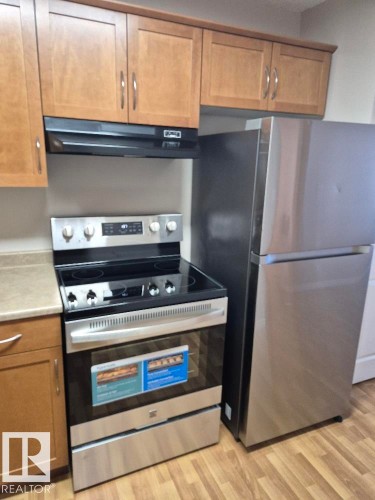 402 9323 105 Ave, Edmonton, AB - Indoor Photo Showing Kitchen