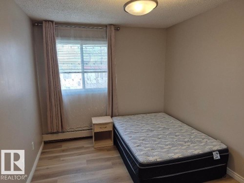 402 9323 105 Ave, Edmonton, AB - Indoor Photo Showing Bedroom