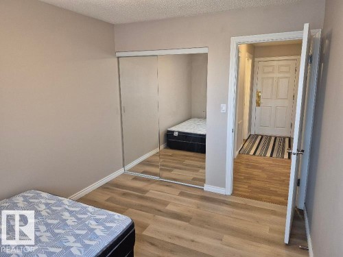 402 9323 105 Ave, Edmonton, AB - Indoor Photo Showing Bedroom