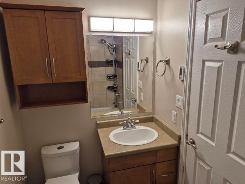 402 9323 105 Ave, Edmonton, AB - Indoor Photo Showing Bathroom