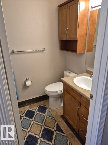 402 9323 105 Ave, Edmonton, AB - Indoor Photo Showing Bathroom