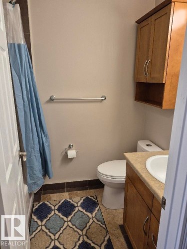 402 9323 105 Ave, Edmonton, AB - Indoor Photo Showing Bathroom
