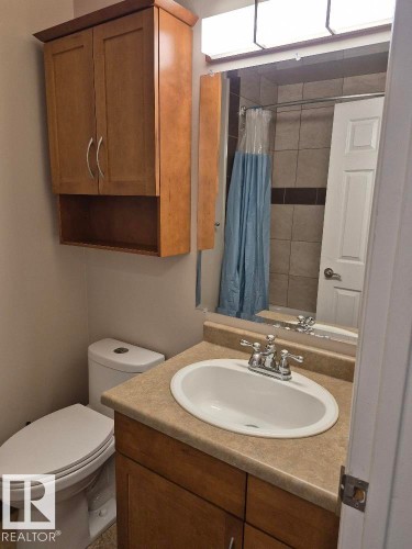 402 9323 105 Ave, Edmonton, AB - Indoor Photo Showing Bathroom