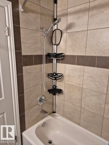 402 9323 105 Ave, Edmonton, AB - Indoor Photo Showing Bathroom