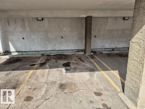 402 9323 105 Ave, Edmonton, AB - Indoor Photo Showing Garage