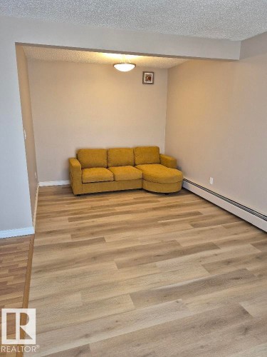 402 9323 105 Ave, Edmonton, AB - Indoor Photo Showing Other Room