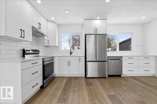13212 121 Street, Edmonton, AB - Indoor Photo Showing Kitchen With Upgraded Kitchen