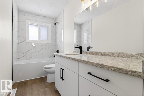 13212 121 Street, Edmonton, AB - Indoor Photo Showing Bathroom