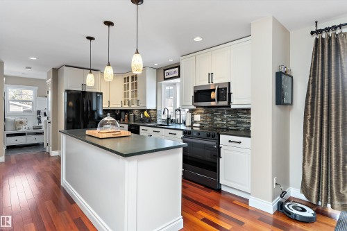 10765 65 Street, Edmonton, AB - Indoor Photo Showing Kitchen With Upgraded Kitchen