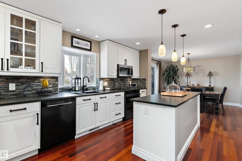 10765 65 Street, Edmonton, AB - Indoor Photo Showing Kitchen With Upgraded Kitchen