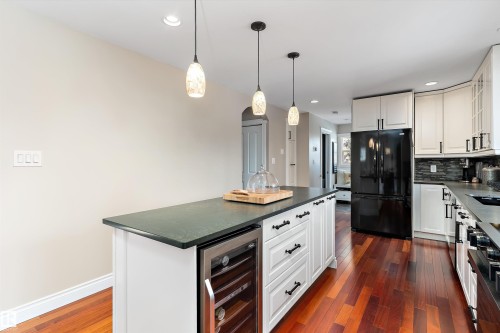 10765 65 Street, Edmonton, AB - Indoor Photo Showing Kitchen With Upgraded Kitchen