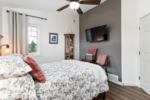 10765 65 Street, Edmonton, AB - Indoor Photo Showing Bedroom