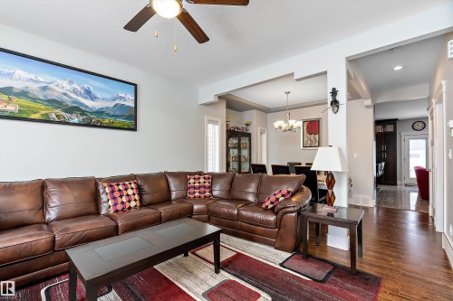 598 Tamarack Road, Edmonton, AB - Indoor Photo Showing Living Room
