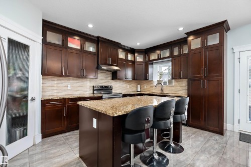 598 Tamarack Road, Edmonton, AB - Indoor Photo Showing Kitchen With Upgraded Kitchen
