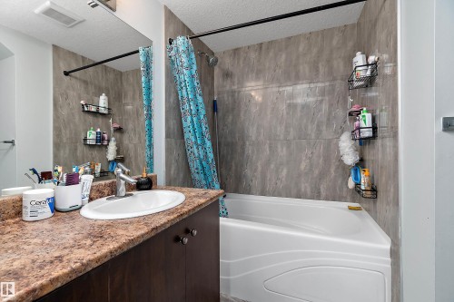 598 Tamarack Road, Edmonton, AB - Indoor Photo Showing Bathroom