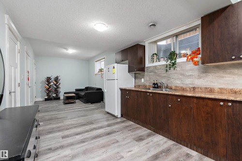 598 Tamarack Road, Edmonton, AB - Indoor Photo Showing Kitchen With Double Sink