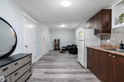 598 Tamarack Road, Edmonton, AB - Indoor Photo Showing Kitchen