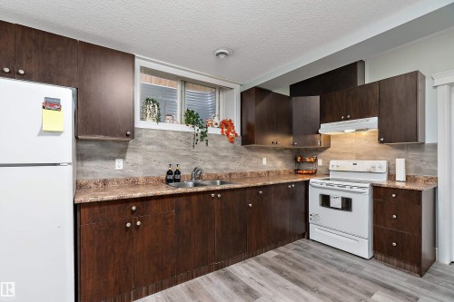 598 Tamarack Road, Edmonton, AB - Indoor Photo Showing Kitchen With Double Sink